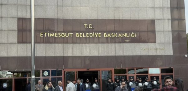 Türkiyədə istintaq: İki məmur həbs edildi