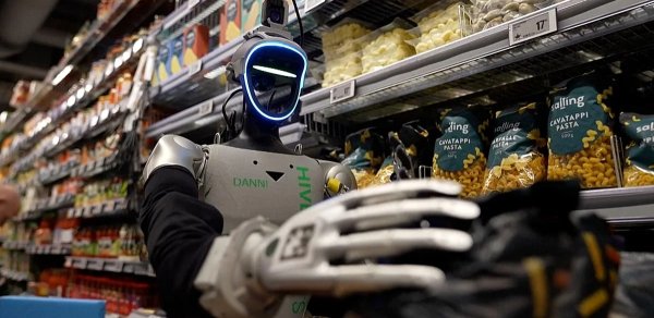 Robotlar supermarketlərdə gecə növbəsinə hazırlaşır