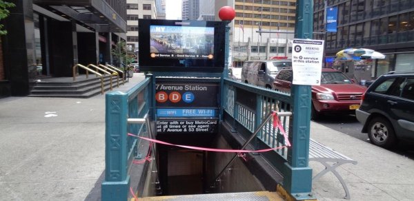 Nyu-York metrosunda 30 yaşlı kişi güllələnərək öldürülüb