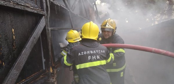 Xırdalanda uşaq əyləncə mərkəzindəki yanğın məhdudlaşdırılıb - Yenilənib