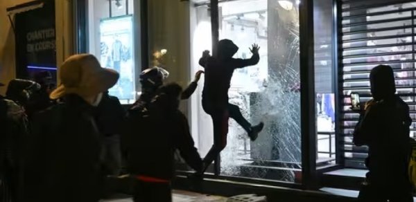Fransada etirazlardan sonra yeni iğtişaşlar: Paris, Lyon və Marseldə mağazalar qarət edilib