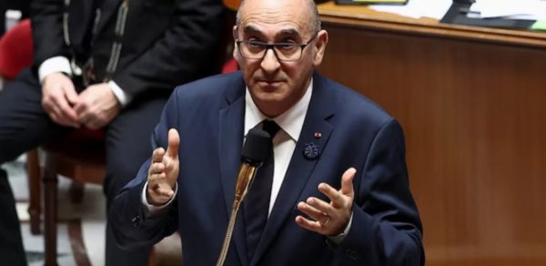 Fransanın daxili işlər naziri istefa verib