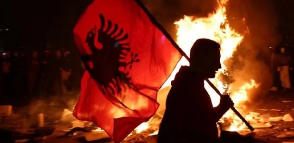 Etirazçılar baş nazirin dialoq təklifini geri çeviriblər
