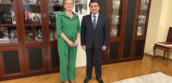 Niderland XİN rəhbərinin Azərbaycana səfəri Hikmət Hacıyevlə müzakirə olunub