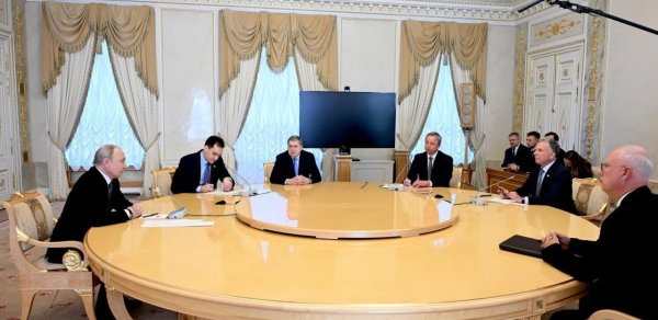 Putinin Uitkoffla görüşü iki saatdan çoxdur davam edir