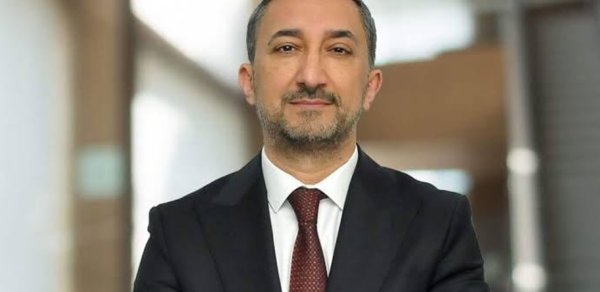 “Lyuk”a düşüb xəsarət alan məmur xanımına görə - AAYDA rəsmisi cəzalandırılıb