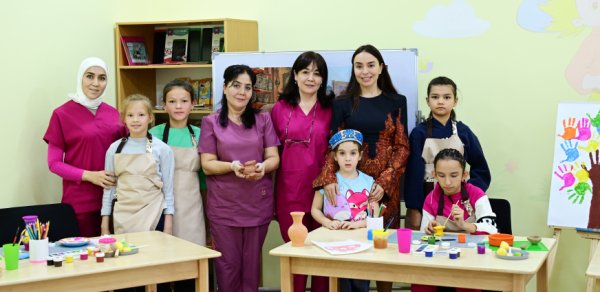 Leyla Əliyeva Səmərqənddə xüsusi qayğıya ehtiyacı olan uşaqlar üçün yaradılan mərkəzlərin fəaliyyəti ilə tanış olub