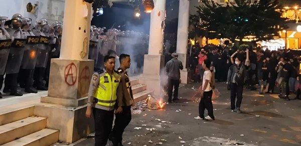 Bu ölkədə kütləvi etirazlar başladı: Narazı əhali küçələrə axışdı