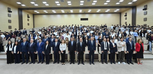 Elm və təhsil naziri SABAH proqramının tələbələri ilə görüşüb