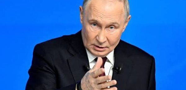 Putin Rusiyanın Ukrayna ilə bağlı üçtərəfli danışıqları bərpa etməyə hazır olduğunu deyib