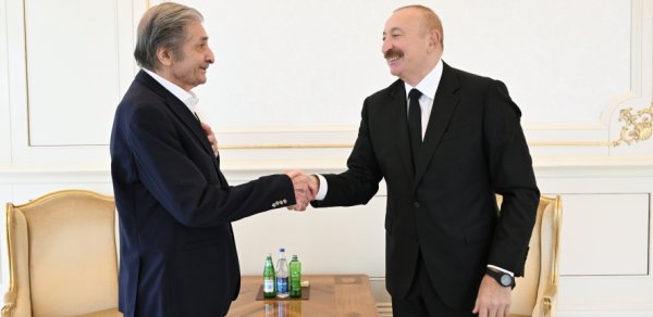 “Xeyli vaxtdır görüşmürük, bir az darıxmışam...”