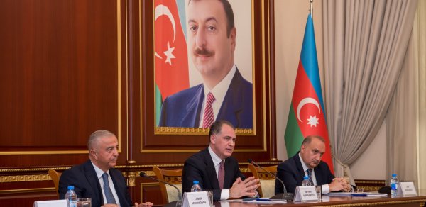 Arif Mərdanov kollektivə təqdim olundu