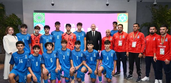 Prezident İlham Əliyev FIFA U-15 dünya çempionatının və festivalının açılış mərasimini izləyib