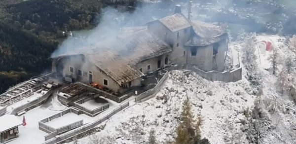 Hitlerin “Qartal yuvası” yanıb kül oldu - Fotolar