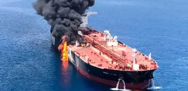 "Fars": Hörmüz boğazında bir gəmi qanadlı raketlə vurulub - FOTO