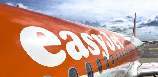 Təcili siqnal verən easyJet təyyarəsi Londonda eniş edib