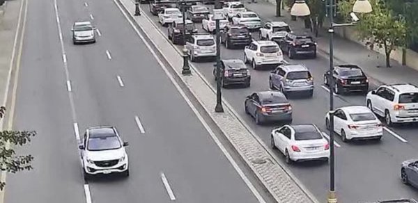 Bakının bir sıra yollarında nəqliyyatın sıxlığı yaranıb