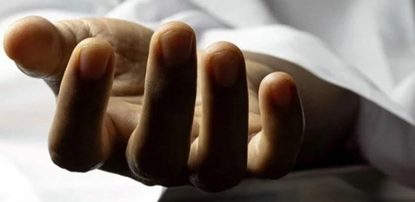 Yıxılıb xəsarət aldı, xəstəxanaya aparılarkən öldü