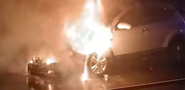 Sumqayıtda “Nissan” alışıb yandı - Video