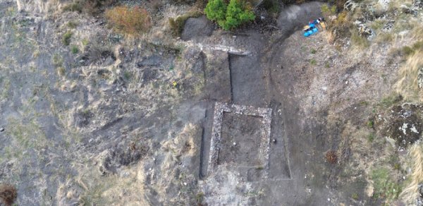 Arxeoloji qazıntılar zamanı tarixi bina tapılıb