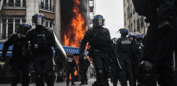 Nunyes: Fransadakı etirazlarda 1193 polis və jandarm xəsarət alıb