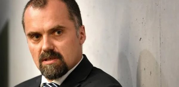 Polşa səfiri istefa verdi