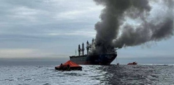 Hörmüz boğazı yaxınlığında daha bir neft tankerinə hücum edilib