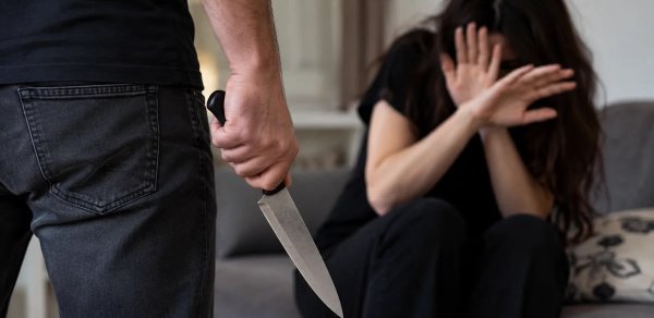 Həyat yoldaşına 16 bıçaq zərbəsi endirən şəxs: "Ailəmin dağılmasını istəmirdim"