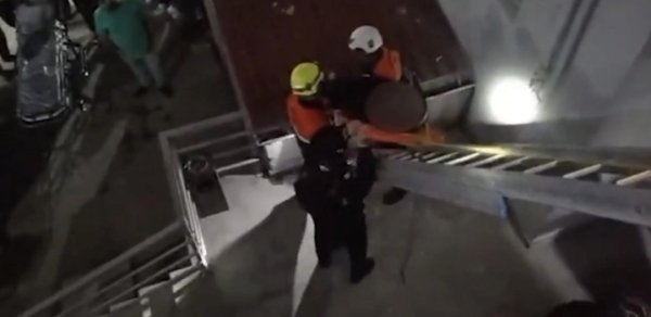 Masazırda binada yıxılaraq köməksiz qalan şəxs xilas olunub