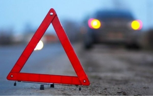 Göygöldə avtomobil arakəsməyə çırpılıb, ölən və yaralı var
