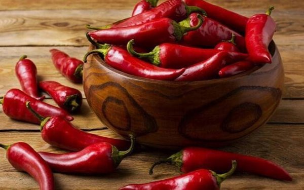 Acı bibər yeməyin sağlamlığa 5 TƏSİRİ