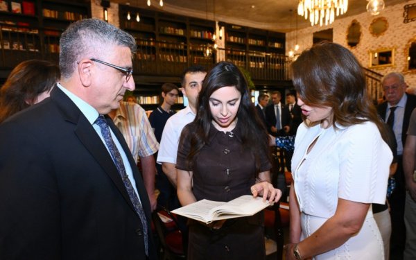 Leyla Əliyeva Bakı Kitab Mərkəzində “Tanımadığımız Konfutsi” adlı gecədə iştirak edib - FOTOLAR
