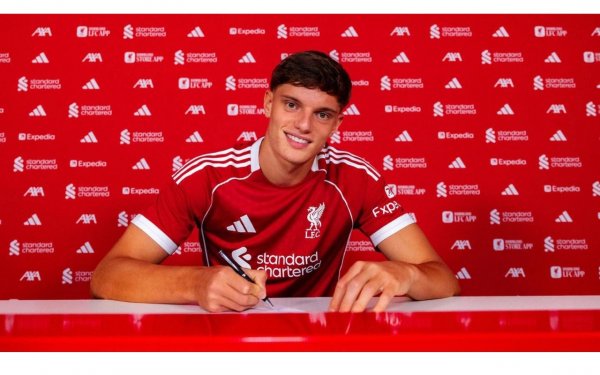 "Liverpul" 18 yaşlı müdafiəçini transfer etdi