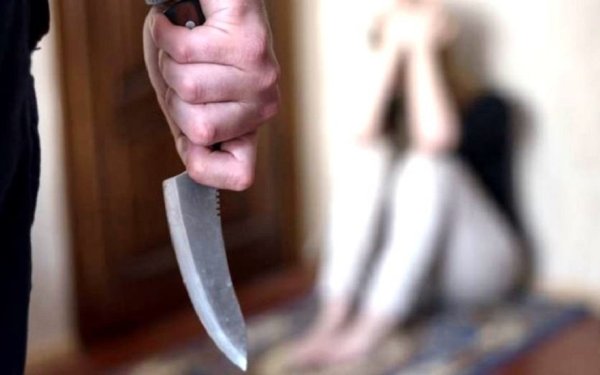 Kürdəmirdə ər arvadını BIÇAQLADI