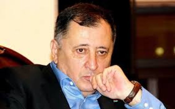 "Sevgi ilahi hissdir, onun kəbinlə, nikahla əlaqəsi yoxdur" - Baba Vəziroğlu