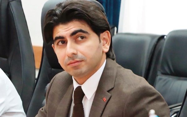 Həyasızlıqla, qışqırıqla önə çıxanlar və şou üçün yardım edən "qəhrəmanlar" - KÖŞƏ