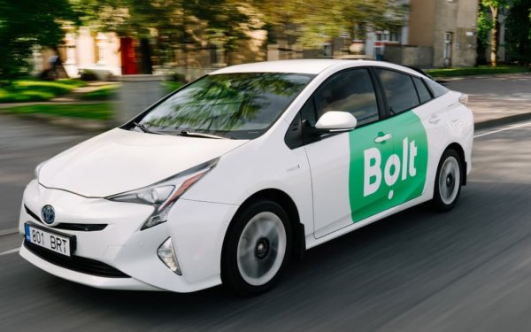 "Bolt"un sürücüsü müştərisinin kartından 5000 manat oğurladı