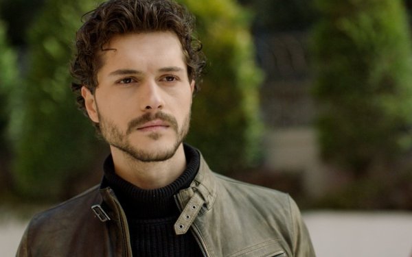 Alperen "Cennetin çocukları"nın heyatinə qatılır