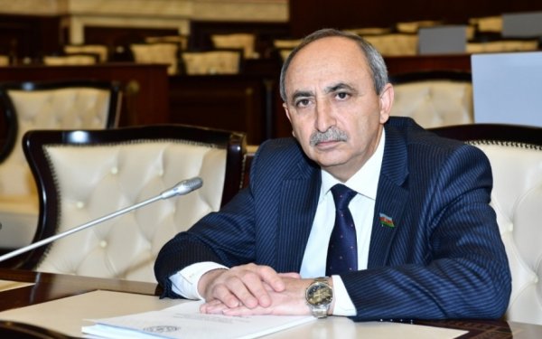 "400-500 manat maaş verilən alimdən nə tələb etmək olar?" - Deputatdan sərt sözlər