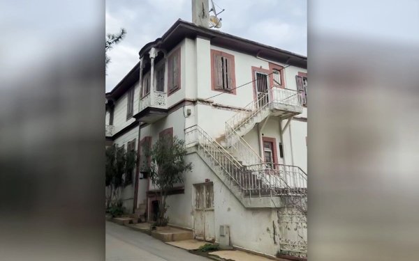 Məşhur yazıçının yaşadığı villa çürüyür