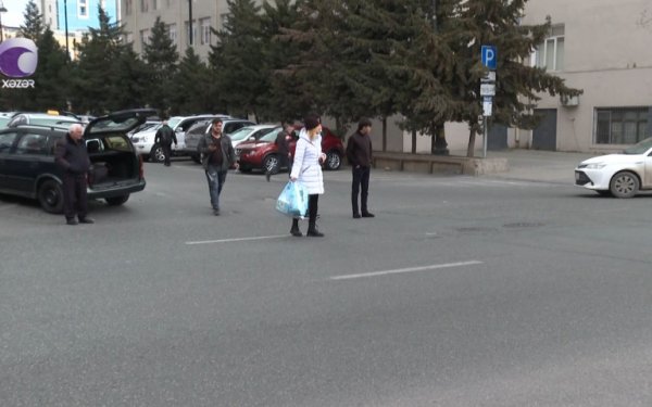 Bakının bu ərazisində piyadaların yolu rahat keçməsi üçün zolaq niyə çəkilmir? - VİDEO