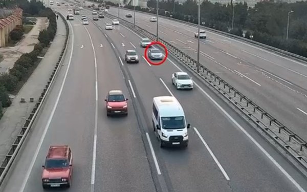 Sağ zolaq boş olduğu halda sol ilə hərəkət edən sürücülərə XƏBƏRDARLIQ - VİDEO