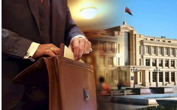 "Dövlət sektorunda ixtisarlar davam etməlidir" - Ekspert