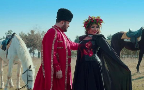 Elnur Məmmədov atdan yıxılıb