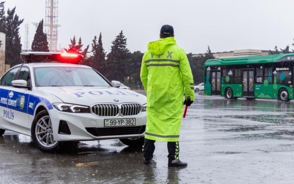 Yol polisi yağıntılı hava şəraiti ilə əlaqədar xəbərdarlıq edib