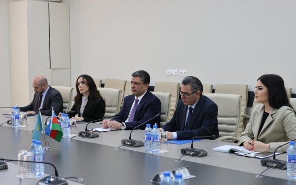 MEDİA-da Qazaxıstan nümayəndə heyəti ilə görüş keçirildi - FOTOLAR