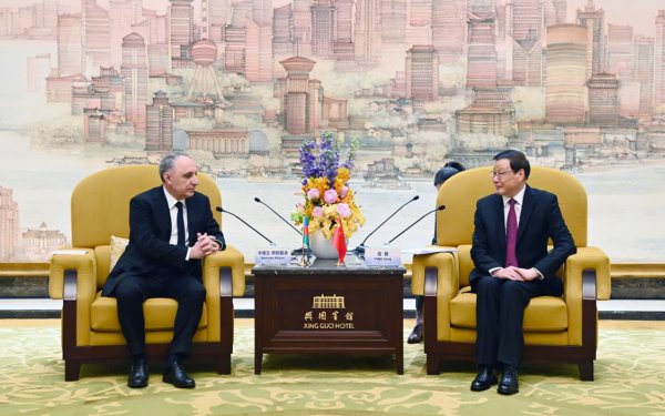 Kamran Əliyev Çinə səfər edib