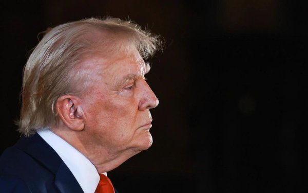 Tramp ABŞ blokadasını pozmaq cəhdlərinin nəticələri barədə İrana xəbərdarlıq edib