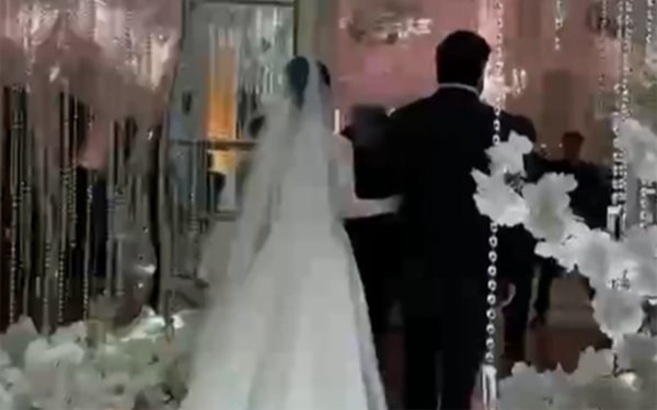 “Emiland”ın sahibi oğluna dəbdəbəli toy etdi - Video