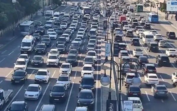 Bu yollarda tıxac var - SİYAHI